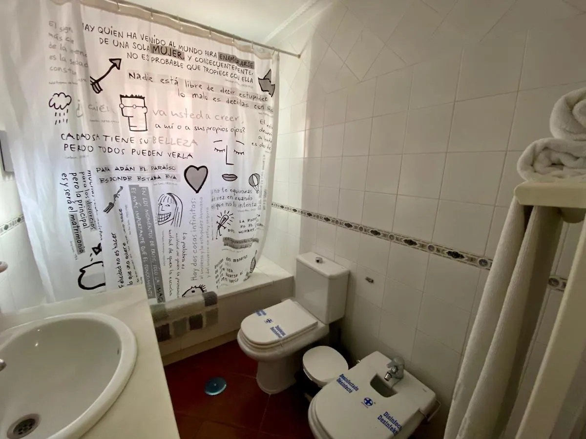 Casa 3 Habitaciones Con Piscina De Temporada Compartida Con Dos Estudios - - Jacuzzi Spa Consultar - Trassierra - 8Km De Cordoba -- Trassierrarooms 0*,  España